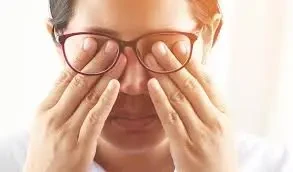 الآثار الجانبية لعملية الليزك