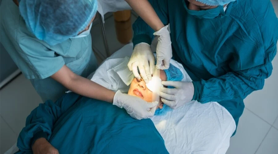 شكل العين بعد عملية الحول الوحشي